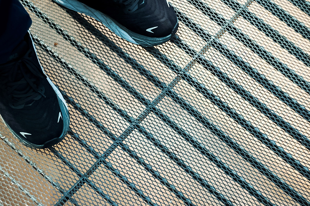 Stroll through the aerial corridor of the Shoushan Zoo to feel the beauty of the Expanded Metal Mesh
