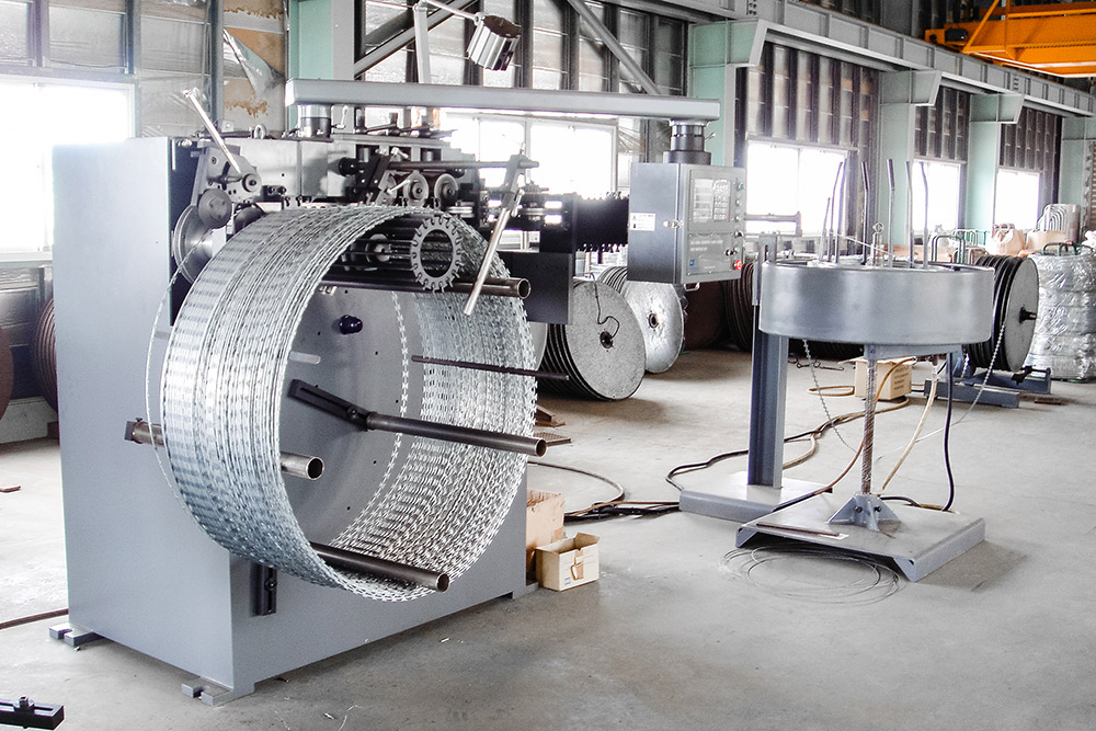 High Speed Concertina Razor Barbed Tape Machine